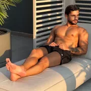 Vendome photo 14, european, curvy, black hair, 188 cm, 90 kg, Hong Kong