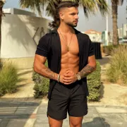 Vendome photo 8, european, curvy, black hair, 188 cm, 90 kg, Hong Kong