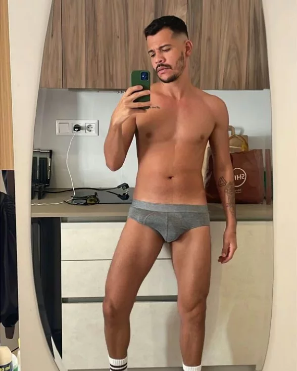 Victor photo 1, latina, athletic, black hair, 178 cm, 74 kg, Hong Kong