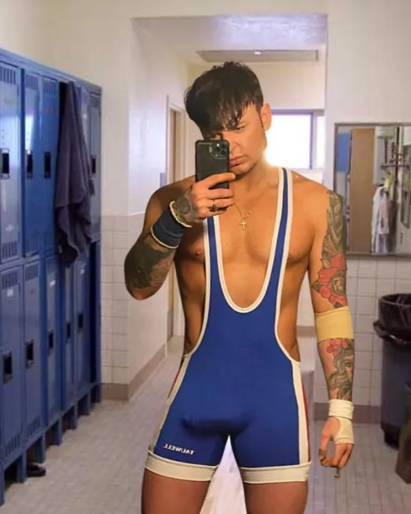 Vince photo 1, latina, athletic, brunette, 185 cm, 83 kg, Hong Kong