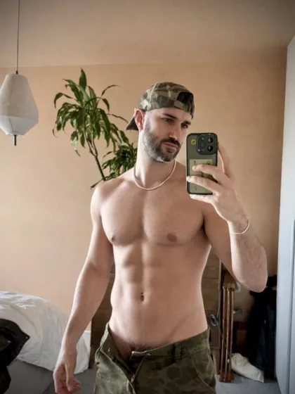 Vizallati photo 1, european, athletic, brunette, 175 cm, 72 kg, Hong Kong