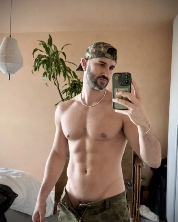 Vizallati photo 1, european, athletic, brunette, 175 cm, 72 kg, Hong Kong
