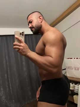Vulcan photo 1, mixed, curvy, black hair, 180 cm, 81 kg, Hong Kong