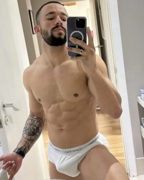 Wallace photo 1, latina, athletic, black hair, 178 cm, 72 kg, Hong Kong