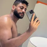 Wellington photo 4, latina, curvy, black hair, 185 cm, 90 kg, Hong Kong