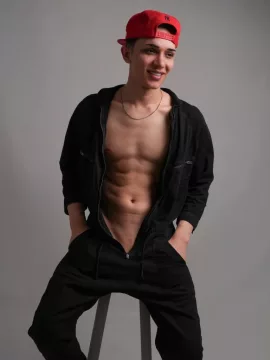 Wilder photo 1, latina, average, black hair, 178 cm, 63 kg, Hong Kong