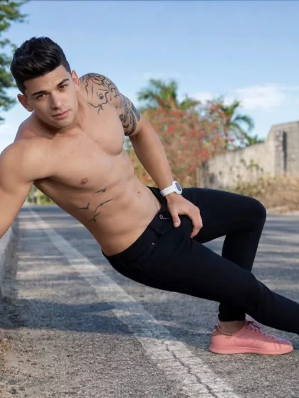 Zac photo 1, latina, curvy, black hair, 178 cm, 83 kg, Hong Kong