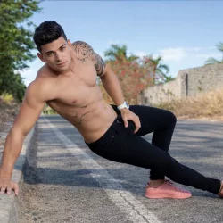 Zac photo 1, latina, curvy, black hair, 178 cm, 83 kg, Hong Kong