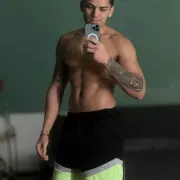 Zac photo 11, latina, curvy, black hair, 178 cm, 83 kg, Hong Kong