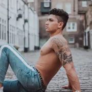 Zac photo 13, latina, curvy, black hair, 178 cm, 83 kg, Hong Kong