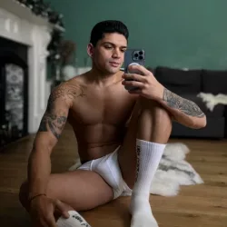 Zac photo 2, latina, curvy, black hair, 178 cm, 83 kg, Hong Kong