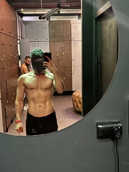Zayn photo 1, european, athletic, black hair, 175 cm, 70 kg, Hong Kong