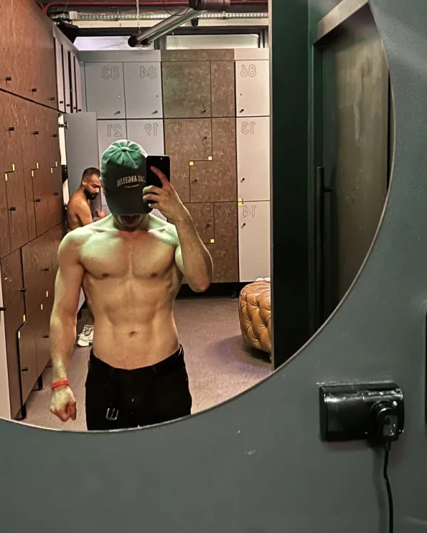 Zayn photo 1, european, athletic, black hair, 175 cm, 70 kg, Hong Kong