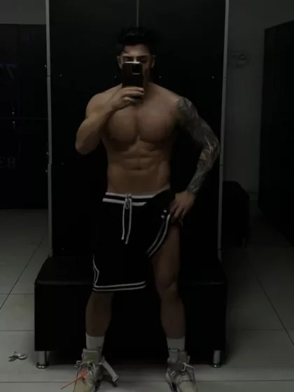 Zedy photo 1, latina, average, black hair, 183 cm, 74 kg, Hong Kong