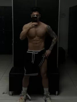 Zedy photo 1, latina, average, black hair, 183 cm, 74 kg, Hong Kong