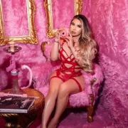 Alyssa photo 40, latina, curvy, blonde hair, 167 cm, 70 kg, Large bust, Hong Kong
