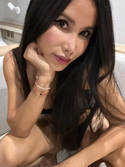Andrea photo 1, latina, athletic, black hair, 167 cm, 68 kg, Medium bust, Hong Kong