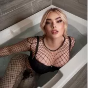 Angeline photo 2, latina, curvy, blonde hair, 176 cm, 79 kg, Large bust, Hong Kong