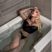 Angeline photo 3, latina, curvy, blonde hair, 176 cm, 79 kg, Large bust, Hong Kong