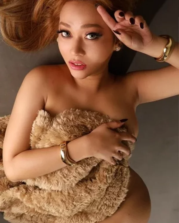 Apolonia photo 1, asian, average, blonde hair, 164 cm, 56 kg, Medium bust, Hong Kong