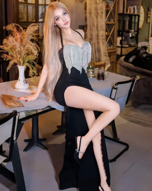 Ova Lina photo 1, european, average, blonde hair, 163 cm, 52 kg, Small bust, Hong Kong