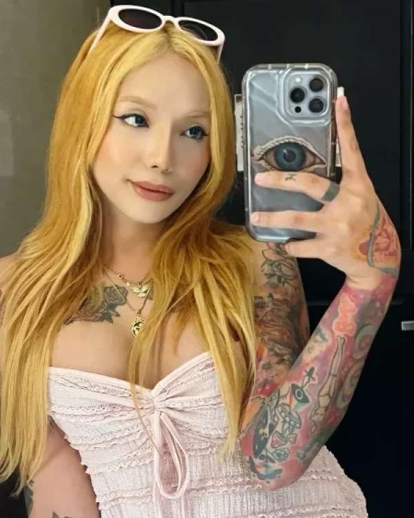 Camilla photo 1, asian, average, blonde hair, 170 cm, 58 kg, Medium bust, Hong Kong