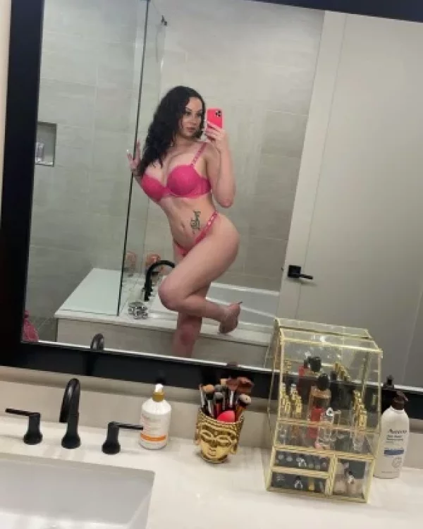 Carolina photo 1, european, athletic, black hair, 176 cm, 74 kg, Medium bust, Hong Kong