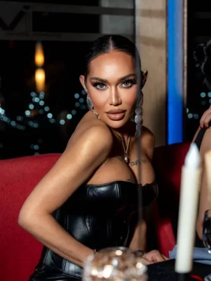 Clara photo 1, asian, average, brunette, 167 cm, 61 kg, Large bust, Hong Kong