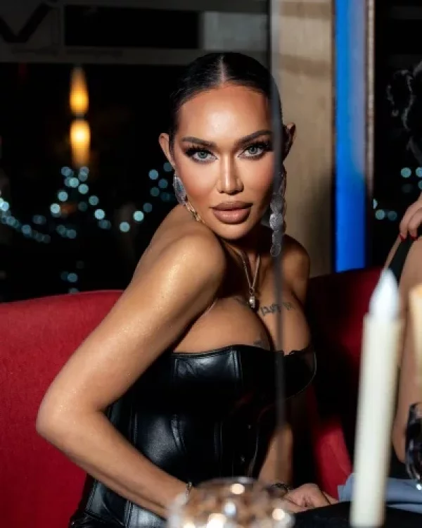 Clara photo 1, asian, average, brunette, 167 cm, 61 kg, Large bust, Hong Kong