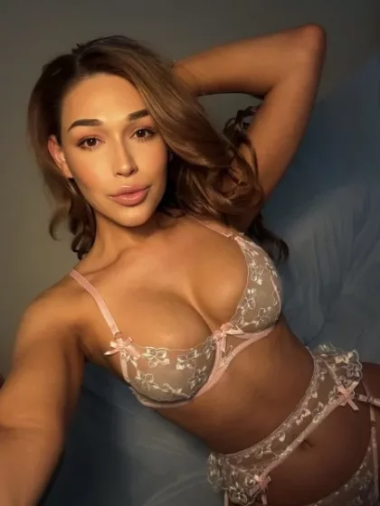 Debora photo 1, latina, average, brunette, 167 cm, 58 kg, Medium bust, Hong Kong