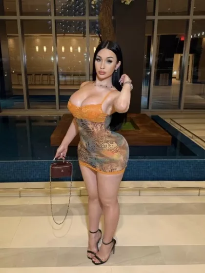 Desiree photo 1, european, curvy, black hair, 158 cm, 72 kg, Large bust, Hong Kong