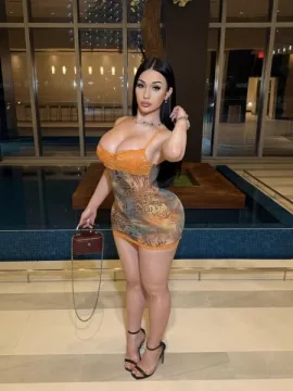 Desiree photo 1, european, curvy, black hair, 158 cm, 72 kg, Large bust, Hong Kong