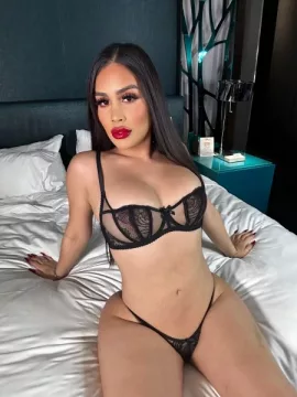 Emiliana photo 1, european, athletic, black hair, 170 cm, 68 kg, Large bust, Hong Kong