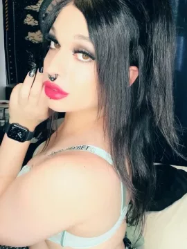 Greta photo 1, european, curvy, black hair, 161 cm, 68 kg, Medium bust, Hong Kong