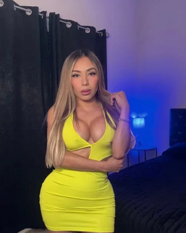 Iris photo 1, latina, curvy, blonde hair, 161 cm, 72 kg, Large bust, Hong Kong