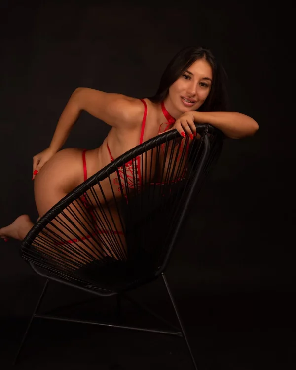 Dominique Lina photo 1, mixed, petite, black hair, 160 cm, 49 kg, Medium bust, Hong Kong
