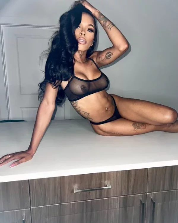 Kassidy photo 1, black, average, black hair, 164 cm, 58 kg, Small bust, Hong Kong