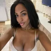Keishla photo 13, european, average, black hair, 176 cm, 61 kg, Medium bust, Hong Kong