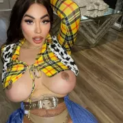 Kiera photo 55, latina, curvy, auburn hair, 152 cm, 58 kg, Large bust, Hong Kong