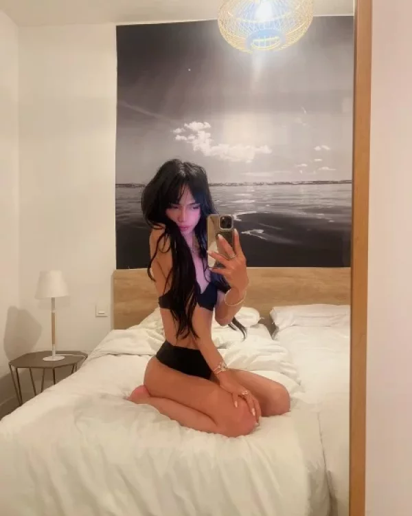 Louisa photo 1, asian, slim, black hair, 164 cm, 45 kg, Small bust, Hong Kong